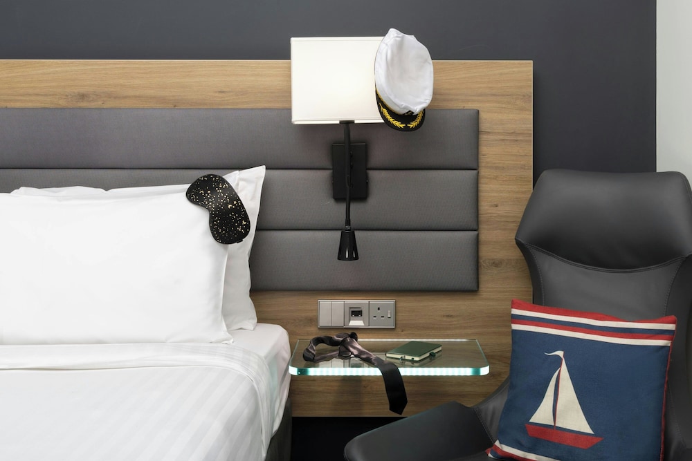 Room, 1 Queen Bed - Photo 9
