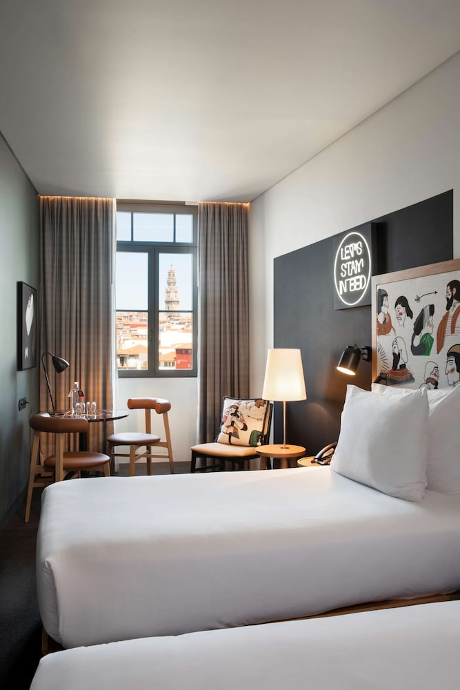 Superior Room, 2 Twin Beds, City View