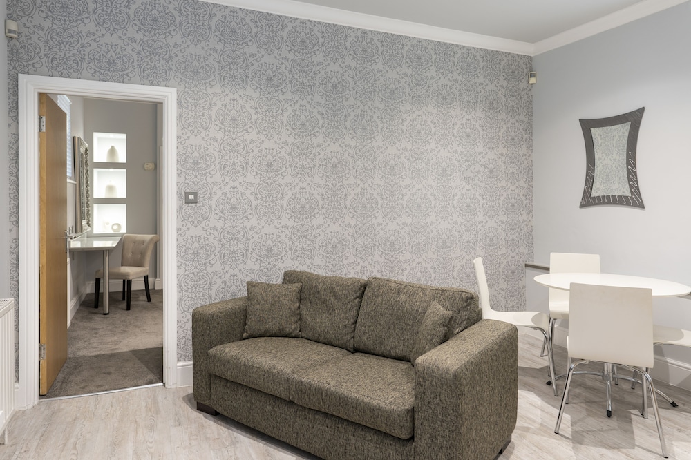 Suite - Photo 3
