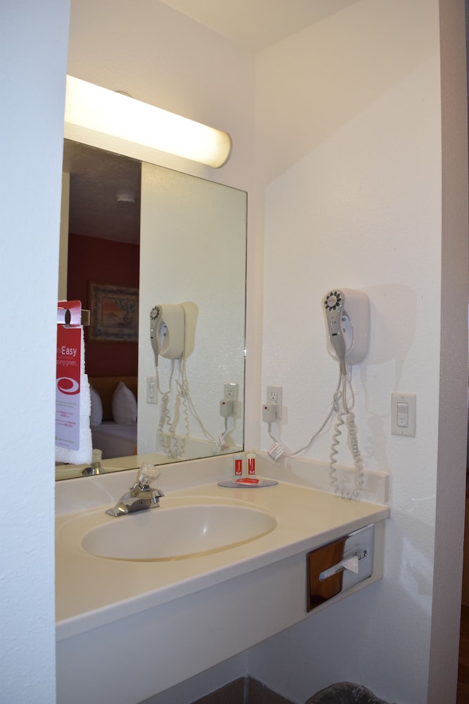 Standard Room, 2 Queen Beds, Non Smoking - Photo 7
