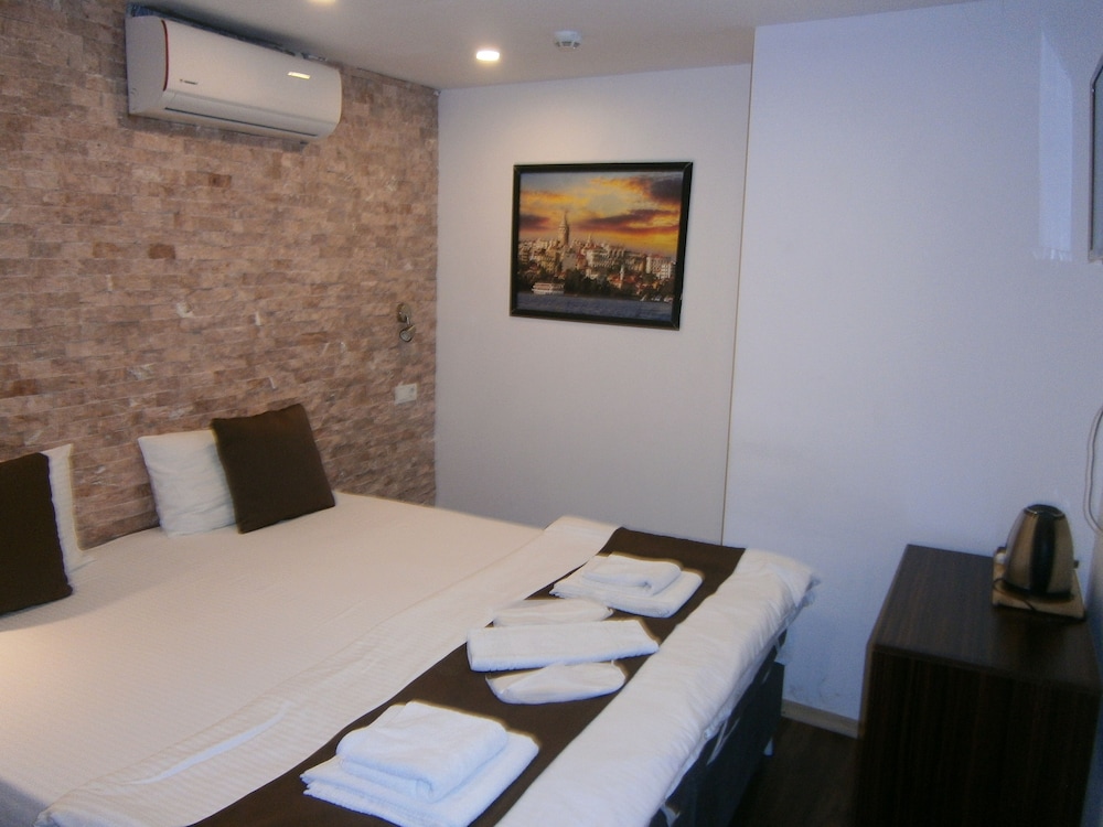 Economy Double or Twin Room photo 3