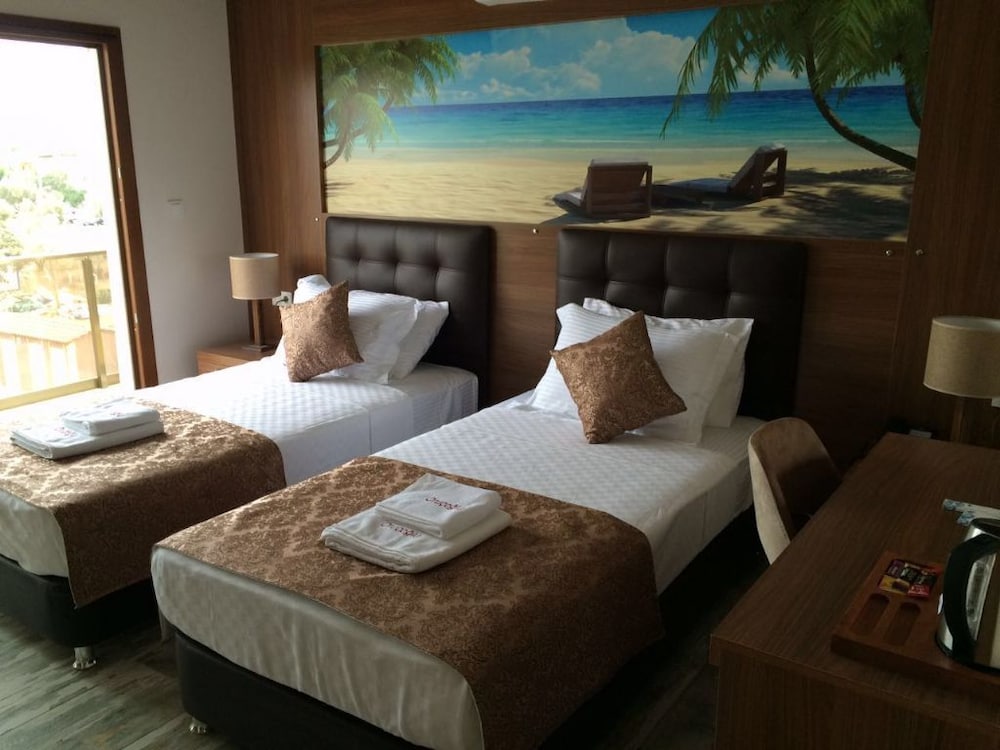 Standard Double or Twin Room photo 3