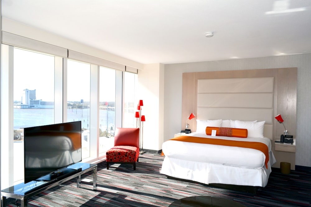 Luxury Room, 1 King Bed, Accessible photo 2