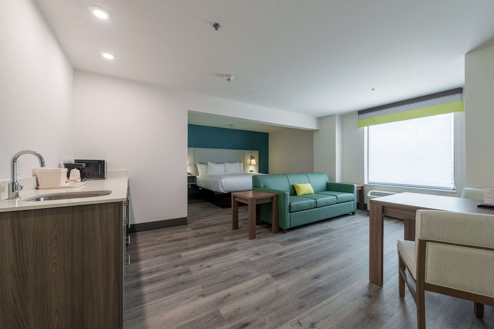 Suite, Multiple Beds, Non Smoking