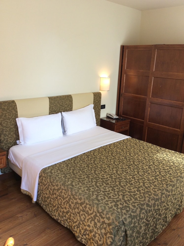 Family Suite, 2 Bathrooms, Garden View photo 2