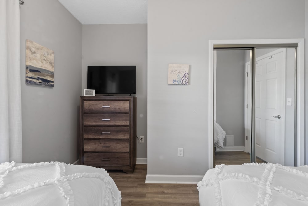 Condo, 2 Bedrooms