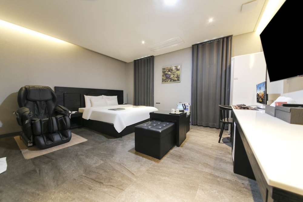 Massage Room - Photo 2
