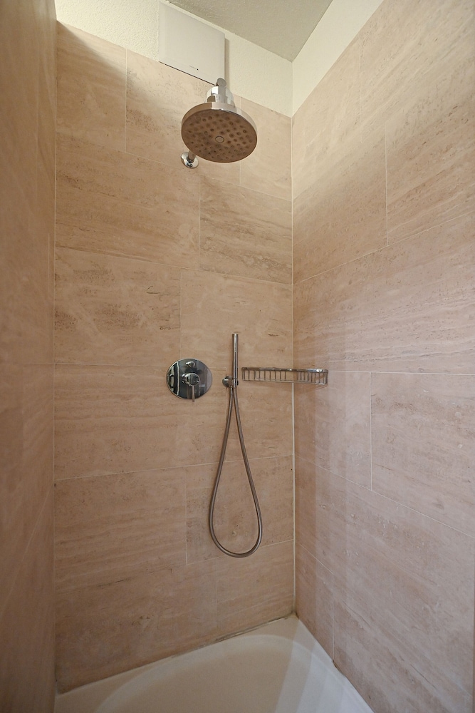 Luxurious Lugano Apartment With City Views, 사진 37