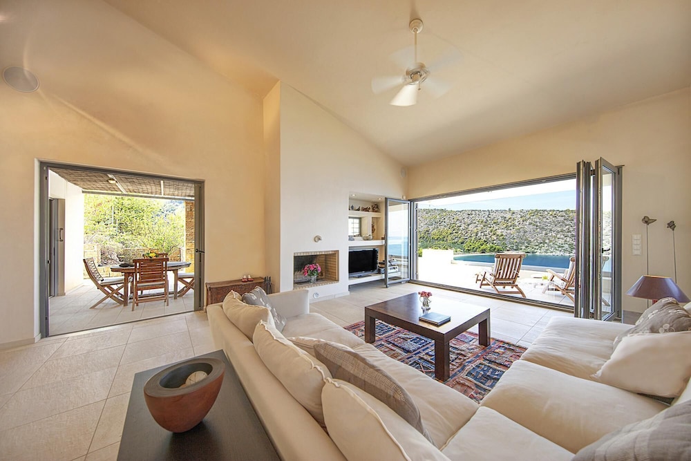 Villa photo 1