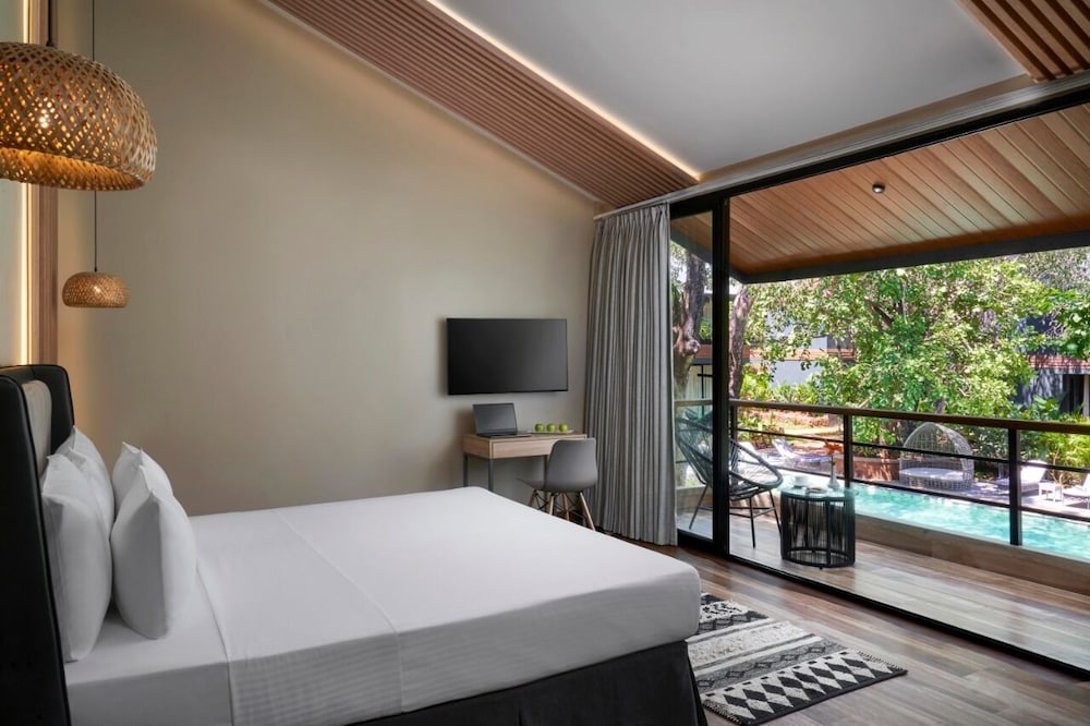 Executive Room, 1 Bedroom, Pool View, Executive Level photo 1