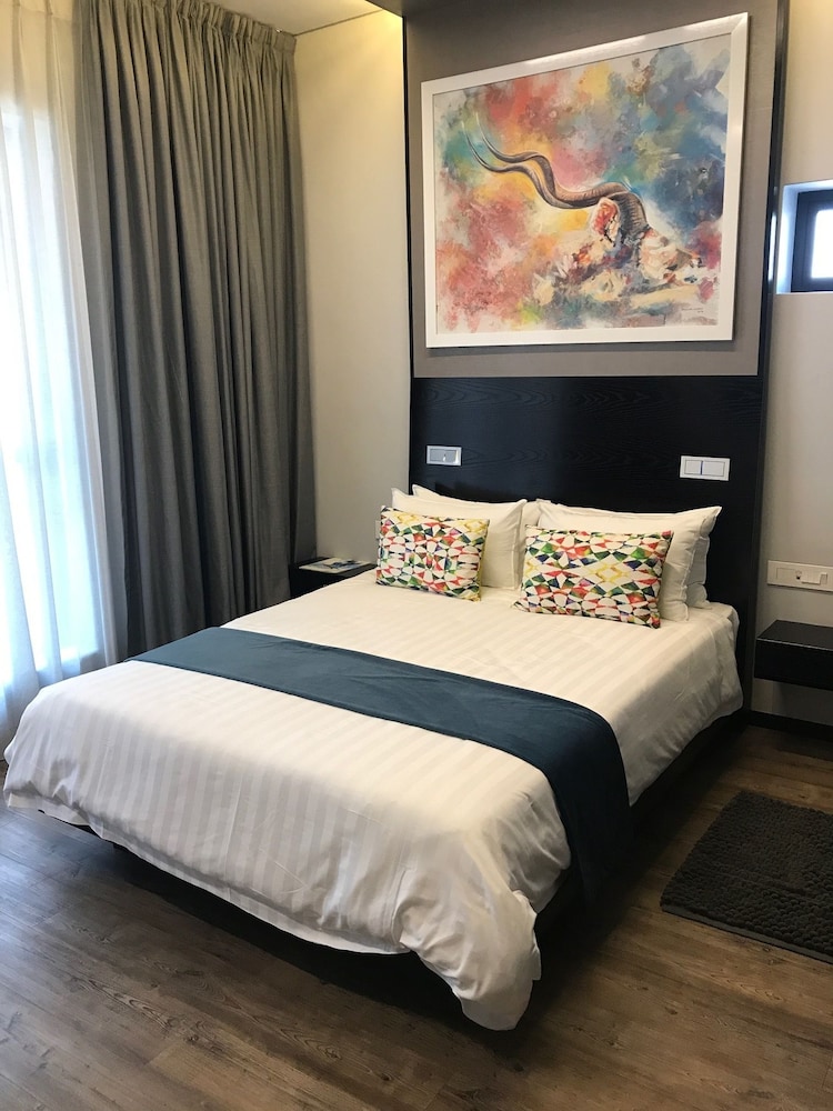 Premium Room, 1 King Bed, City View