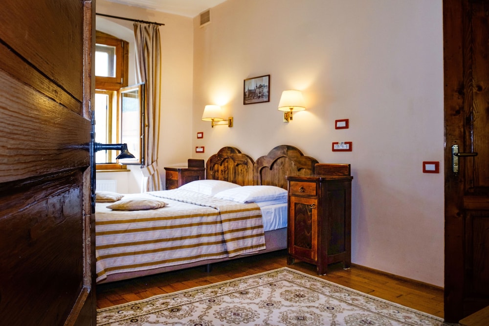 Standard Double Room with view - Photo 3