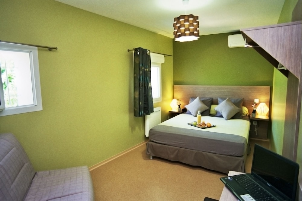 Superior Triple Room photo 3