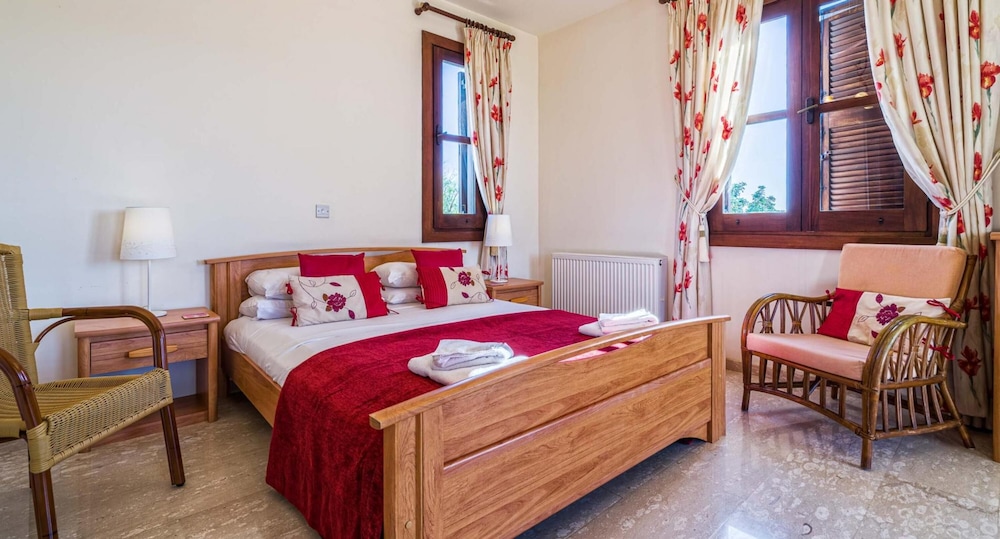 Villa photo 1