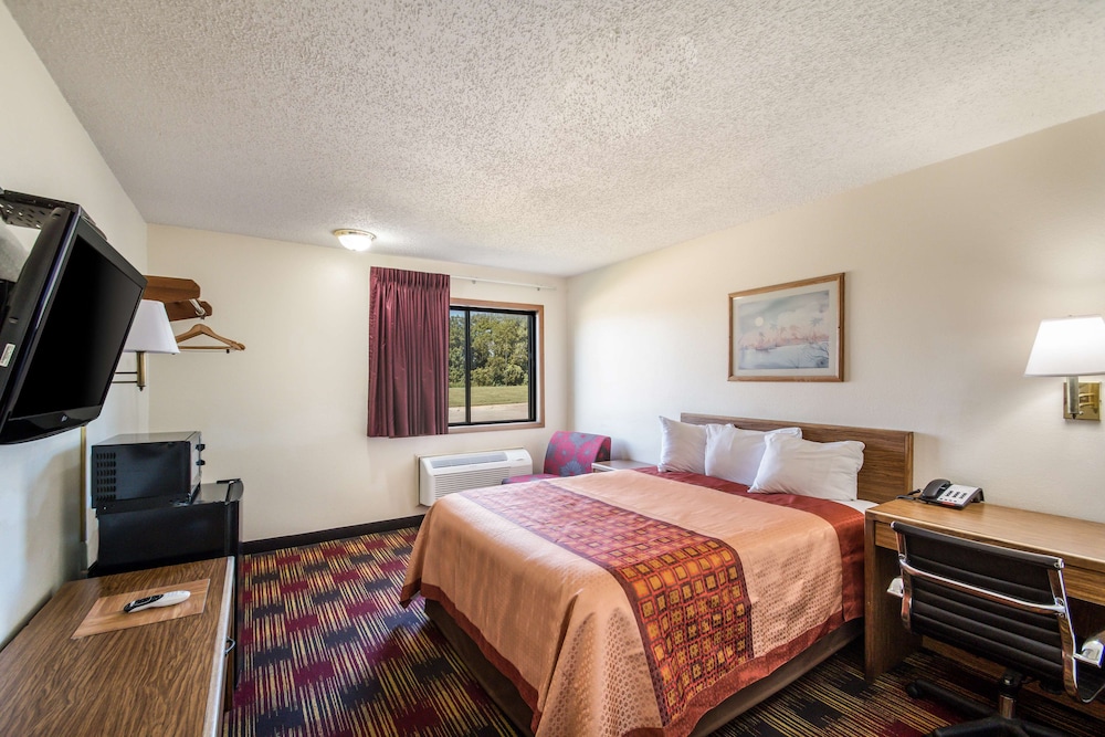 Room, 1 Queen Bed, Non Smoking - Photo 8
