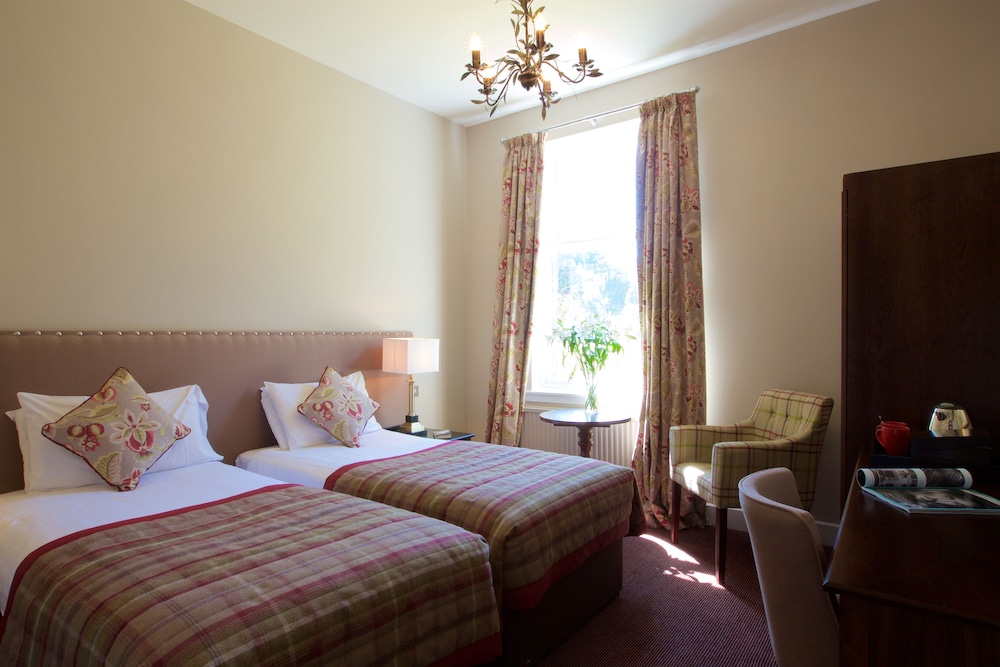 Twin Room, 2 Twin Beds (Loch View) photo 1