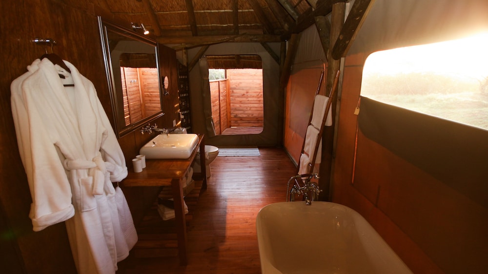 Country Luxury Safari Tent photo 3