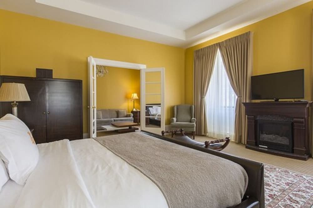 King Suite - Photo 10