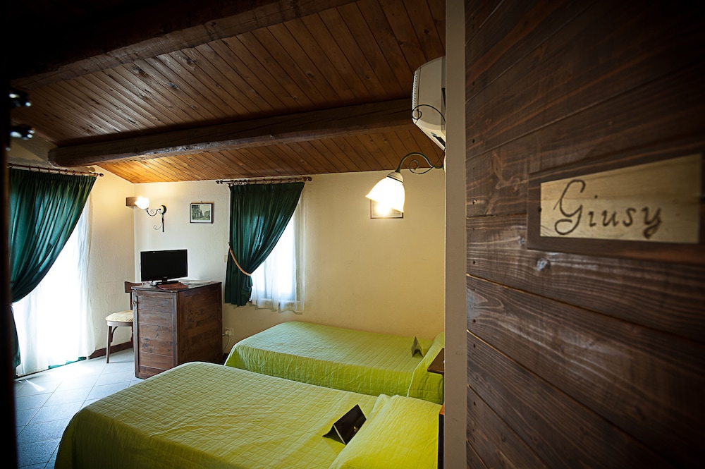Double or Twin Room - Photo 5