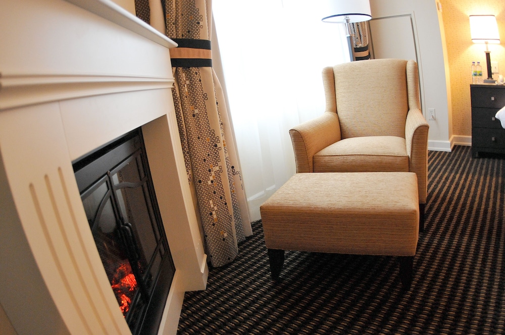 Luxury King fireplace photo 3