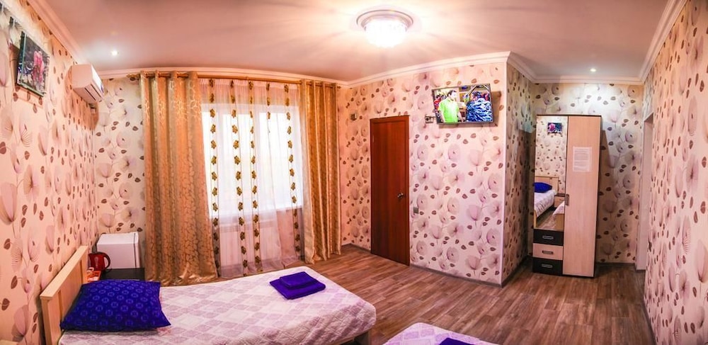 Twin Room (Large)