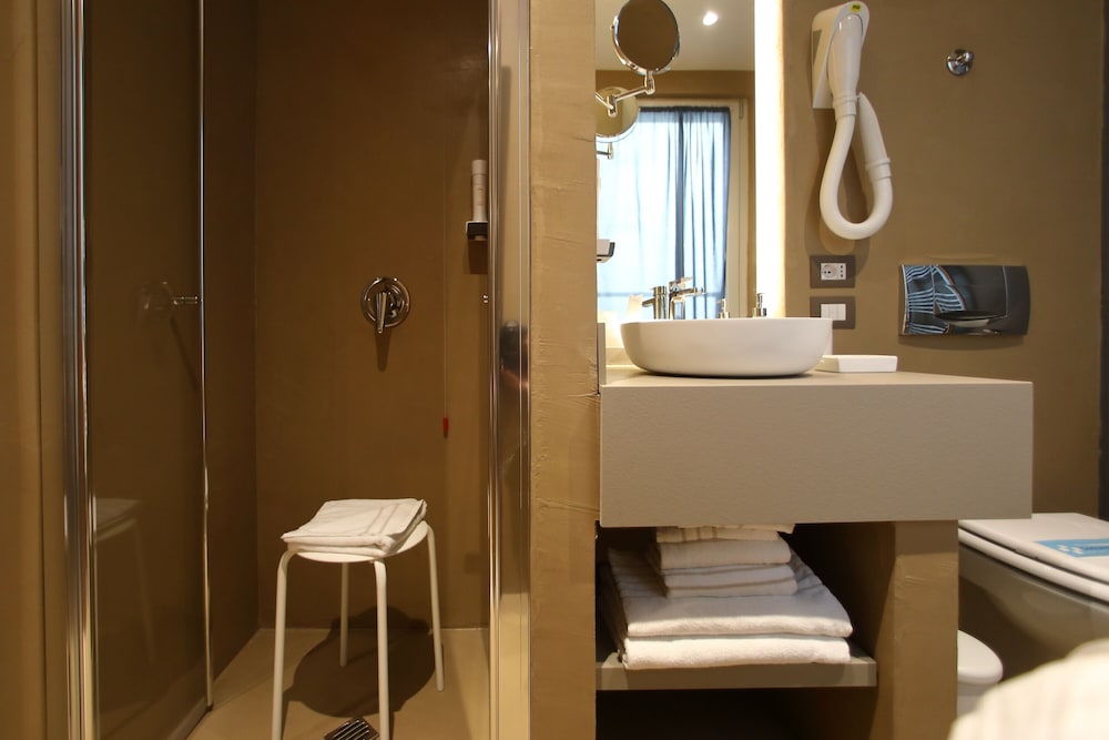 Economy Room - Photo 6