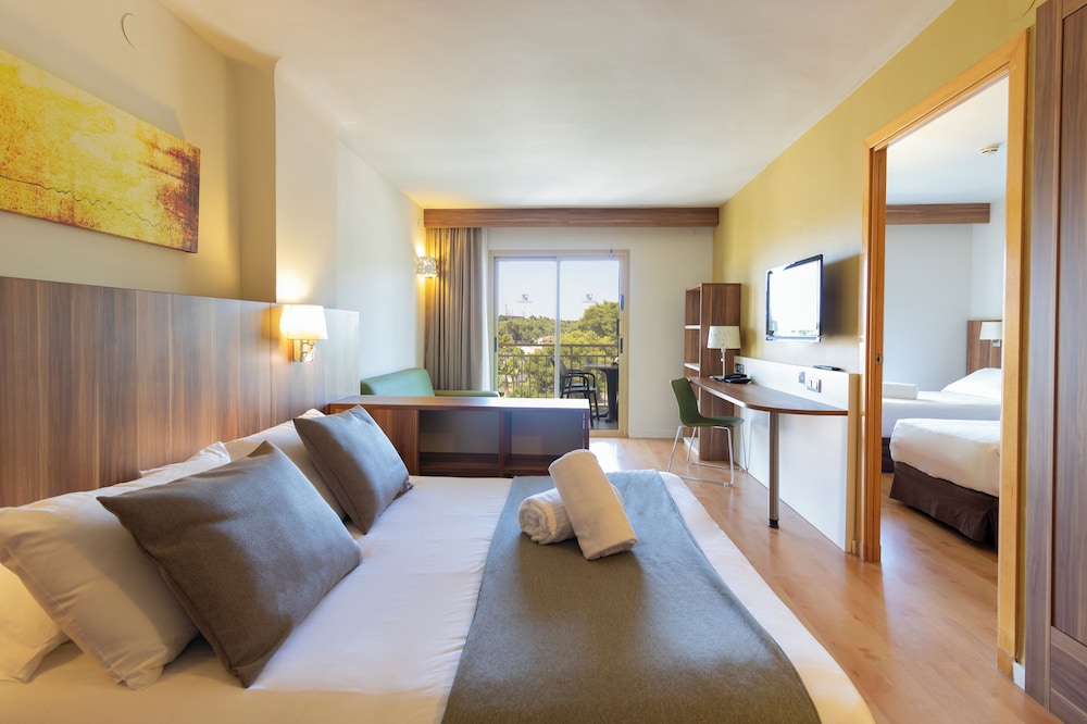 Suite Familiar (3 Adultos + 1 Niño)