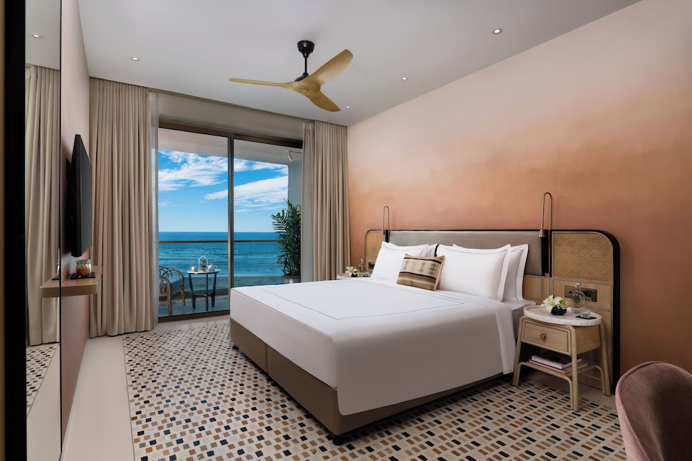 Executive Suite, 1 King Bed, Balcony, Sea View