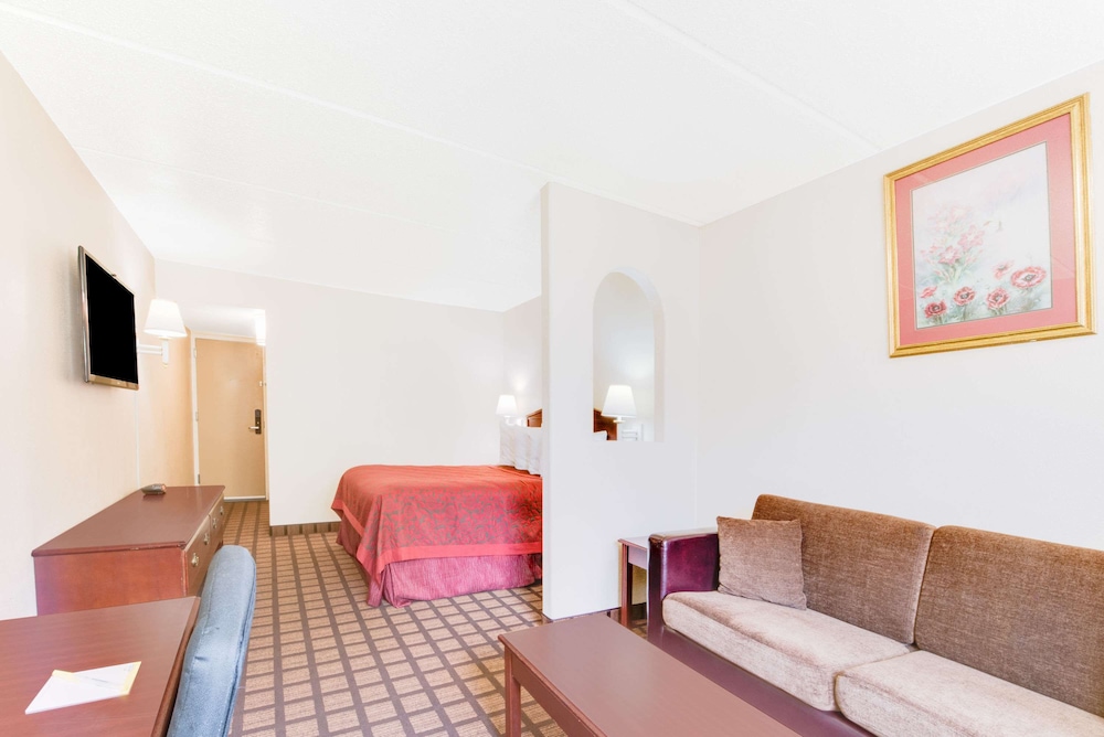 Room, 1 Queen Bed with Sofa bed, Non Smoking photo 1