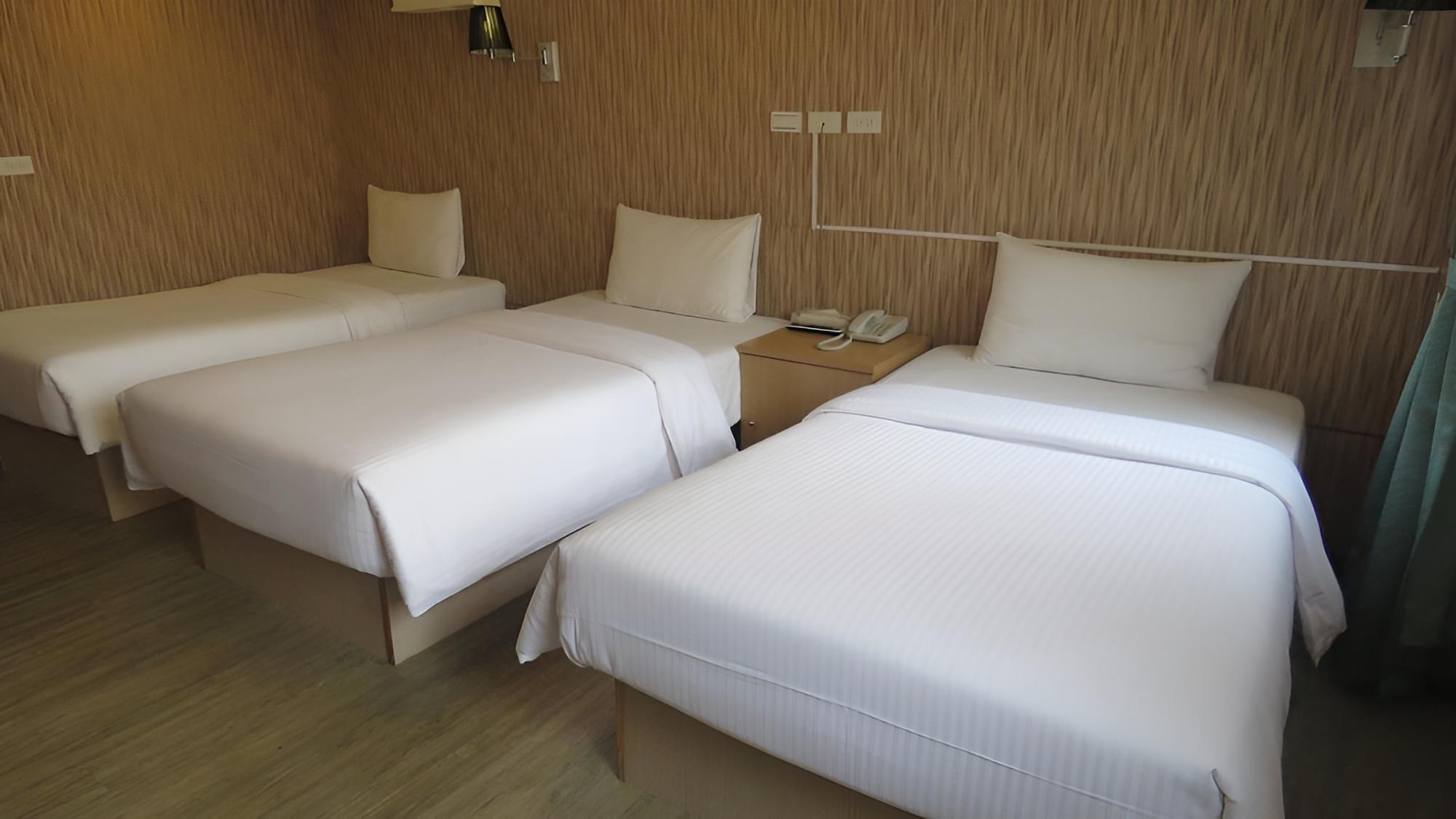 Standard Triple Room, 3 Twin Beds photo 2