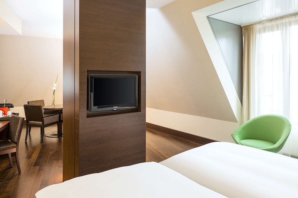 Premium Room (with View, Extra Bed 3 adults) thumbnail 5