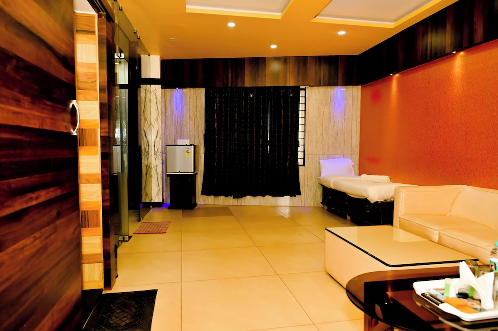 Deluxe Studio Suite
