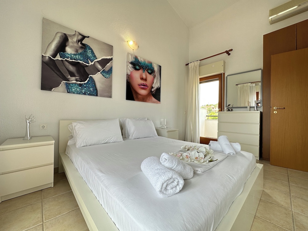 Apartment, 3 Bedrooms, Balcony photo 2