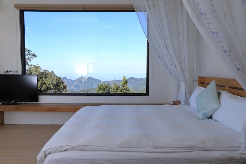 Modern style building- Grand Double Room, 1 Queen Bed photo 2