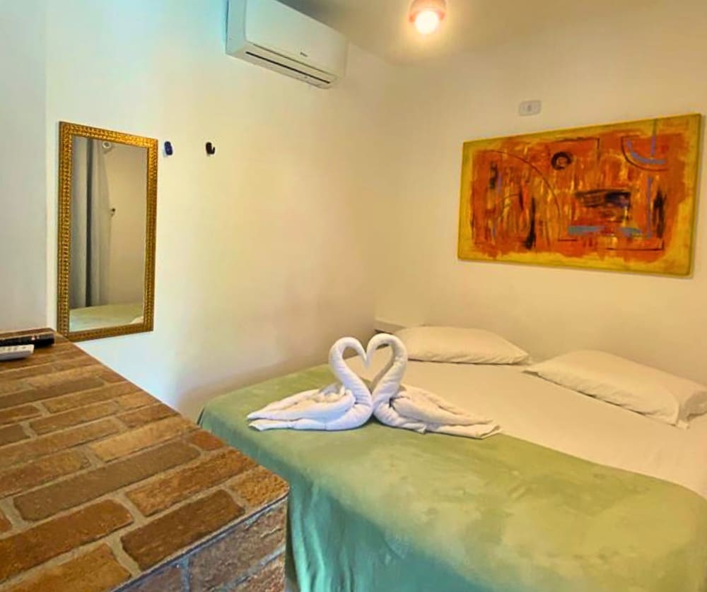 Basic Suite, Multiple Beds, Non Smoking