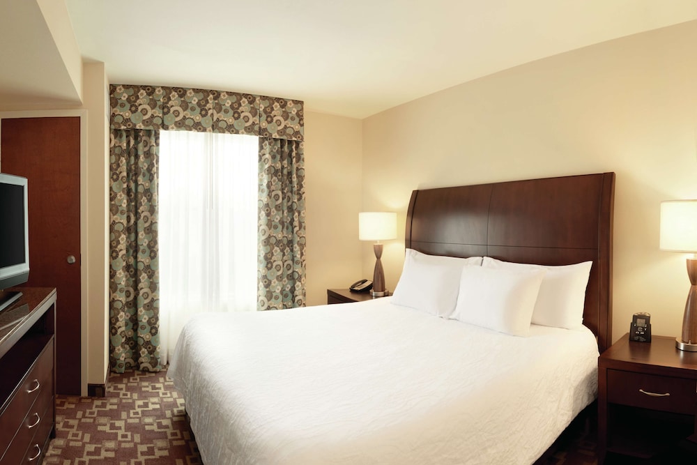 Junior Suite, 1 King Bed, Accessible - Photo 3