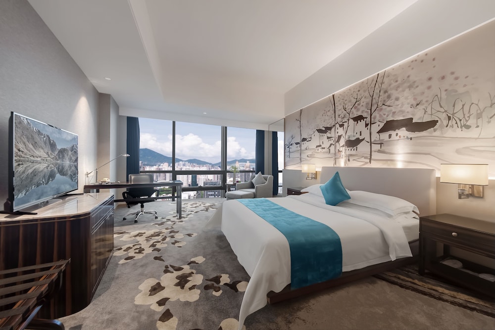 Deluxe Room, 1 King Bed(Complimentary Mini Bar and Night Snack) - Photo 1