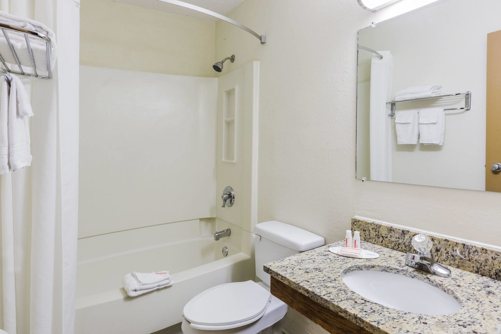 Room, 2 Double Beds, Non Smoking - Photo 7