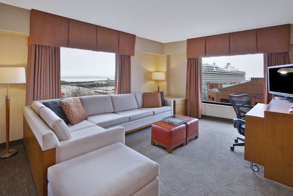 Suite, 1 King Bed, Accessible, Bathtub (Mobility & Hearing, Water View) - Photo 3