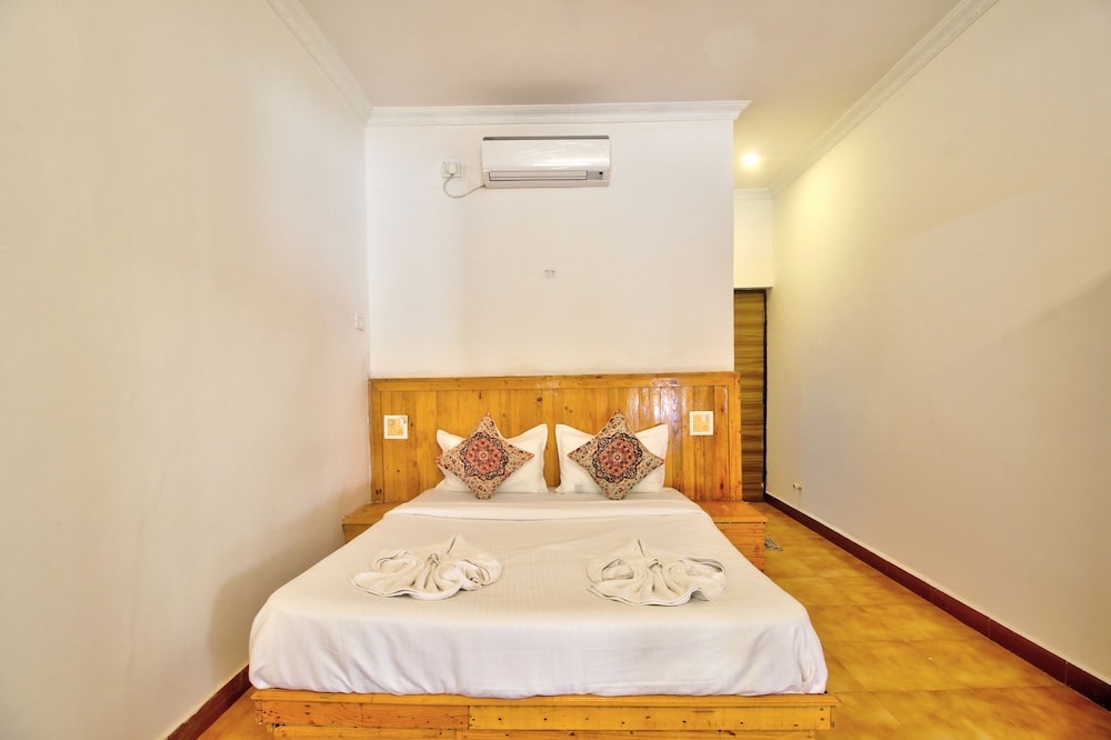 Deluxe Room with Pool View