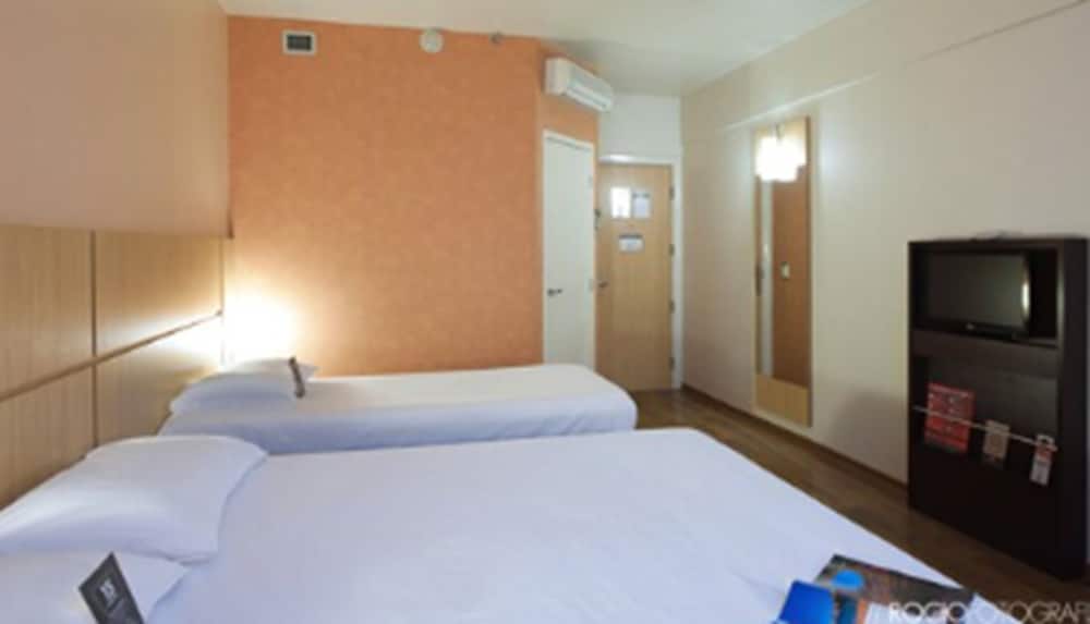 Room, Multiple Beds photo 2