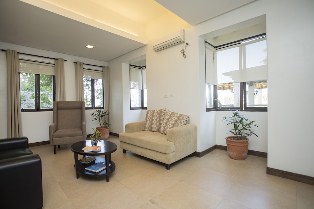 Suite - Photo 4