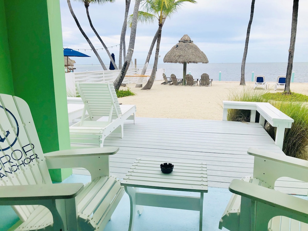 Oceanfront King Suite w/ Kitchen & Private Balcony - Photo 34