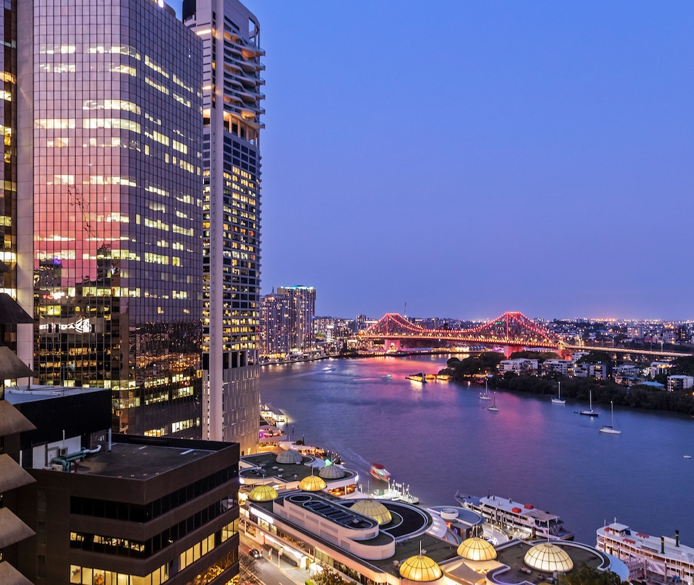 2 Bedroom Story Bridge View - No Housekeeping - Photo 6