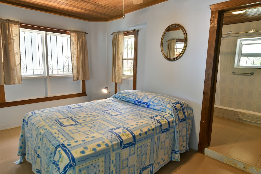 Deluxe Apartment, Multiple Beds, Kitchenette, Pool View photo 3