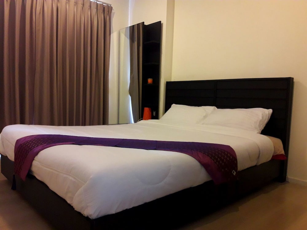 1 Bedroom Apartment with Pool Access