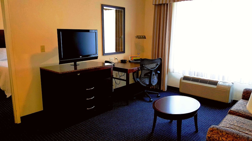 Executive Suite, 1 King Bed, Non Smoking - Photo 3