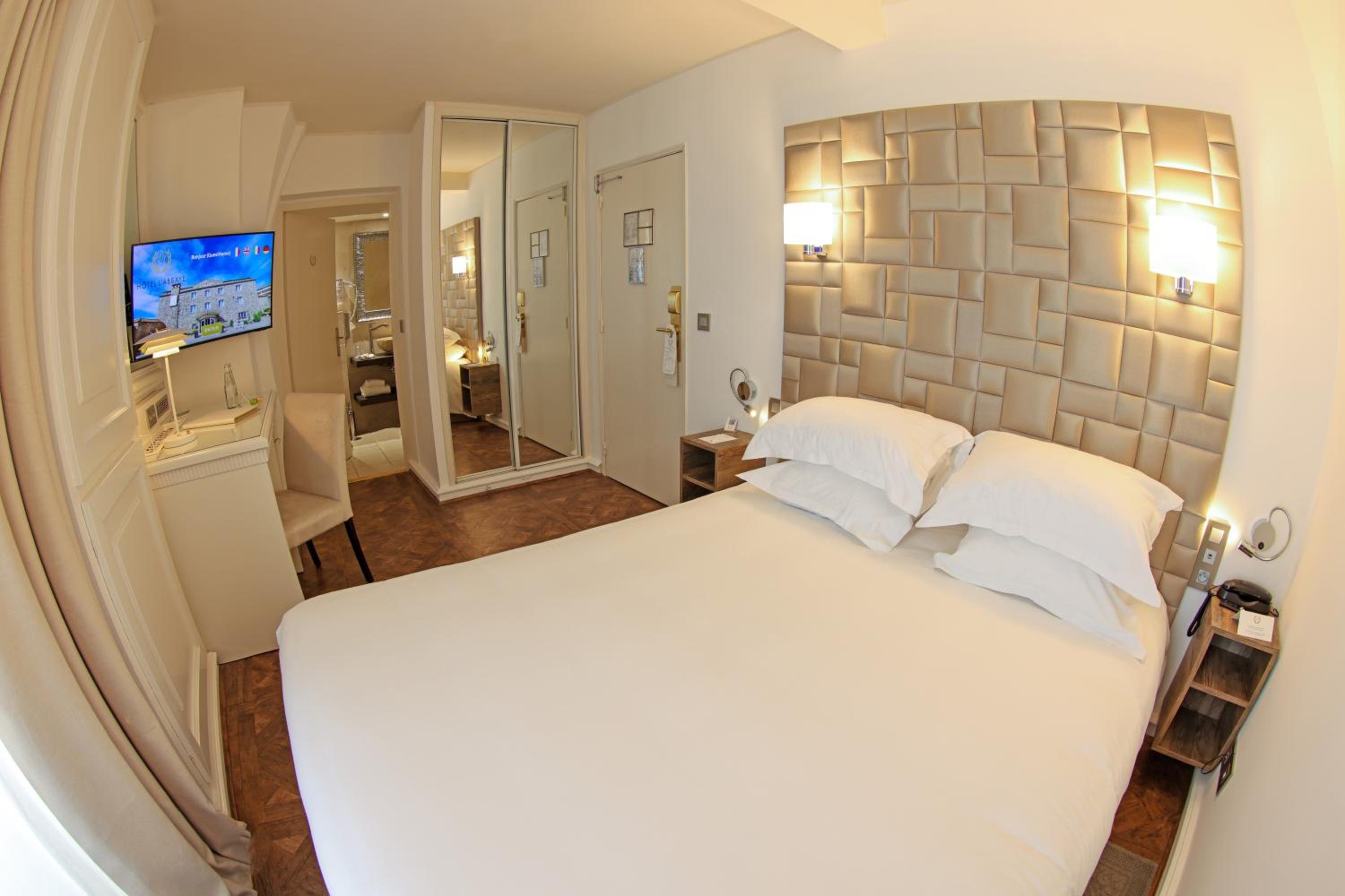 Terrace room with citadel and sea view