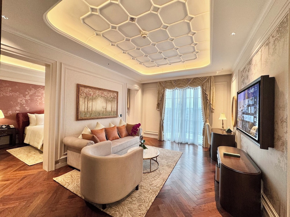 Executive Suite - Photo 4