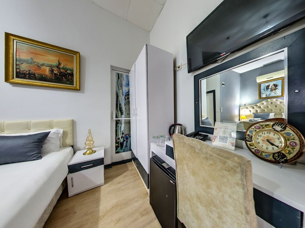 Deluxe Triple Room photo 3